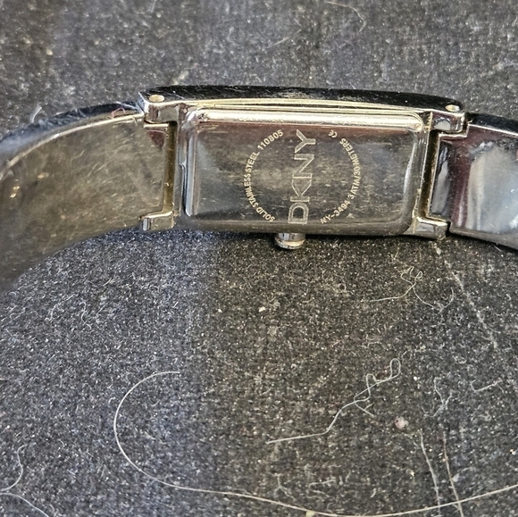 WOMENS DKNY WITHBROWN TOPAZ STONES IN THE STRAP - Picture 5 of 5